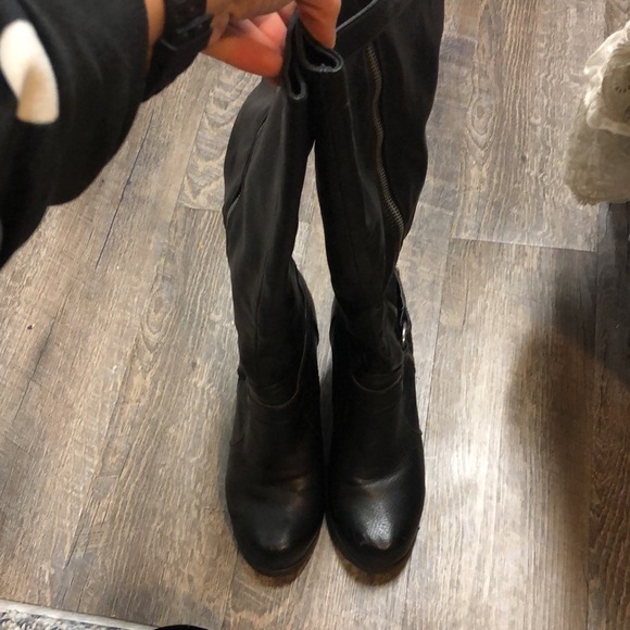 Black boots - Picture 3 of 3